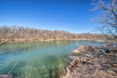 View/Area - 7024 Green Oak Dr, Mclean, VA 22101 photo 3 of 10