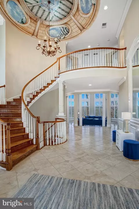 Entry Way - 7024 Green Oak Dr, Mclean, VA 22101 photo 5 of 19