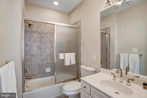 Bath - 7024 Green Oak Dr, Mclean, VA 22101 photo 14 of 17