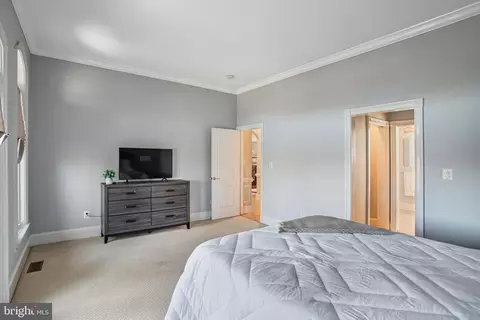 Bedroom - 7024 Green Oak Dr, Mclean, VA 22101 photo 8 of 20