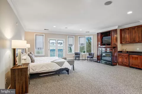 Bedroom - 7024 Green Oak Dr, Mclean, VA 22101 photo 12 of 20