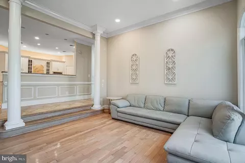 Living - 7024 Green Oak Dr, Mclean, VA 22101 photo 2 of 9