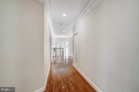 Entry Way - 7024 Green Oak Dr, Mclean, VA 22101 photo 15 of 19