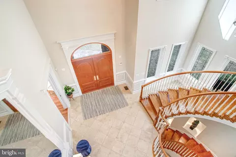 Entry Way - 7024 Green Oak Dr, Mclean, VA 22101 photo 10 of 19