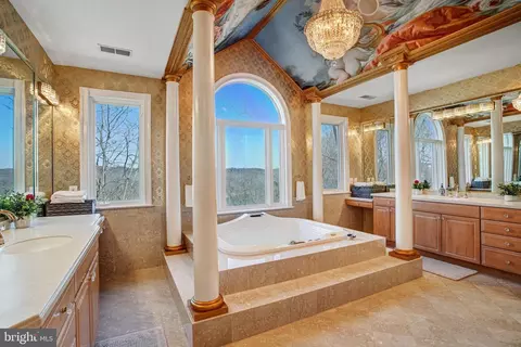 Bath - 7024 Green Oak Dr, Mclean, VA 22101 photo 8 of 17