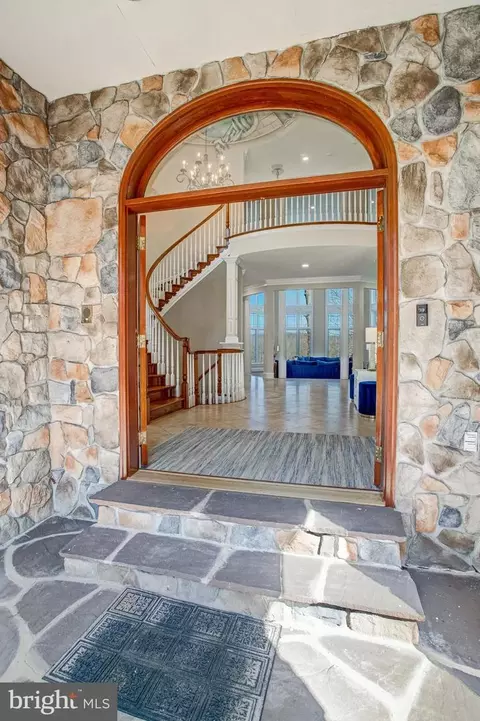 Entry Way - 7024 Green Oak Dr, Mclean, VA 22101 photo 1 of 19