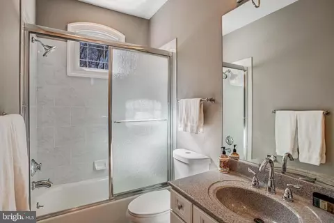Bath - 7024 Green Oak Dr, Mclean, VA 22101 photo 15 of 17