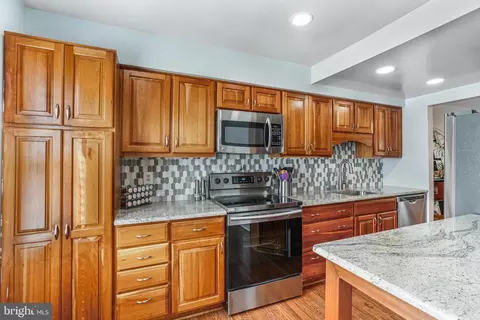 6420 Old Scotts Ct, Springfield, VA 22152 photo 10