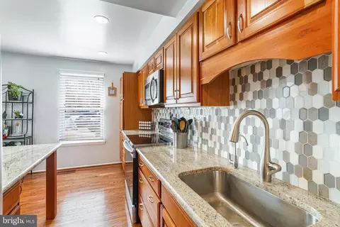 6420 Old Scotts Ct, Springfield, VA 22152 photo 8