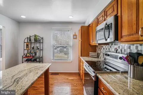 6420 Old Scotts Ct, Springfield, VA 22152 photo 9