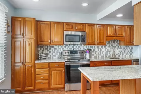 6420 Old Scotts Ct, Springfield, VA 22152 photo 5