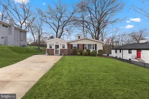 2811 James Dr, Alexandria, VA 22303