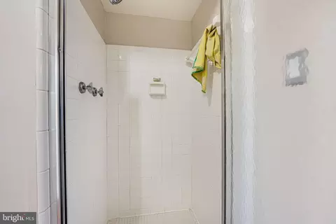 Bath - 12132 Stirrup Rd, Reston, VA 20191 photo 6 of 6