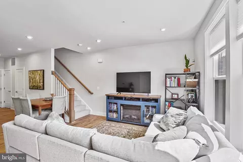 1684 Bandit Loop, Reston, VA 20190 photo 3