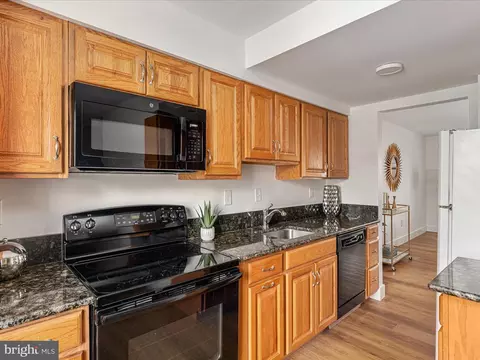 6471 Blarney Stone Ct, Springfield, VA 22152 photo 5