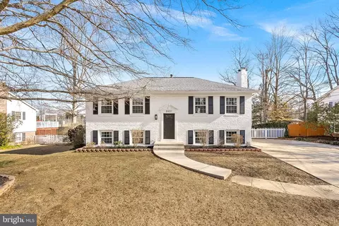 8401 Stockade Dr, Alexandria, VA 22308