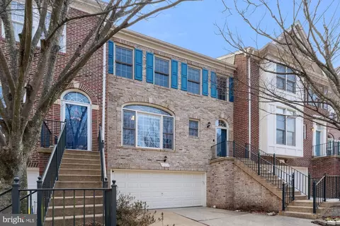 9423 Colonade Dr, Vienna, VA 22181