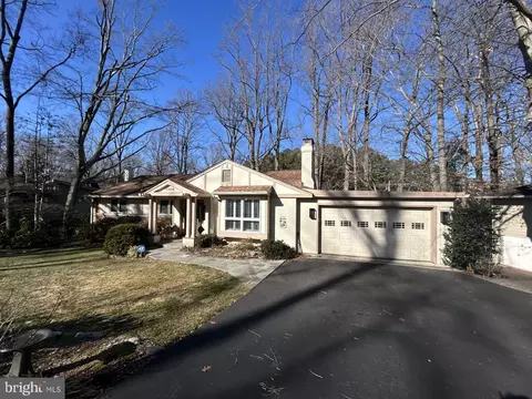6508 Lakeview Dr, Falls Church, VA 22041