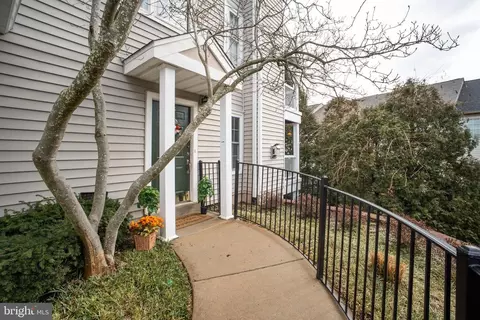 4590 Superior Sq, Fairfax, VA 22033