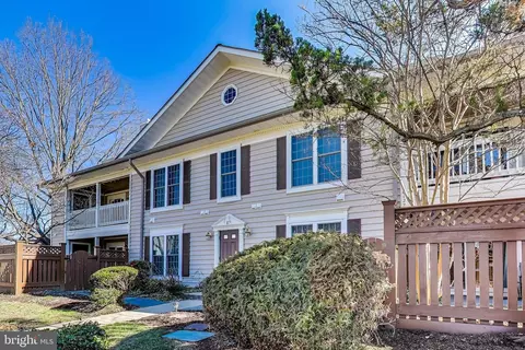 6122 A Essex House Sq #6122A, Alexandria, VA 22310