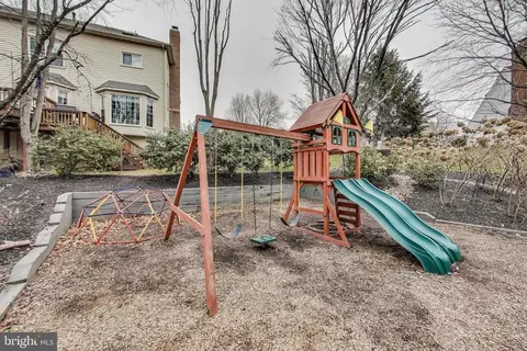 Exterior - 8967 Scott St, Springfield, VA 22153 photo 5 of 10