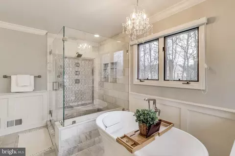 Bath - 8967 Scott St, Springfield, VA 22153 photo 4 of 6