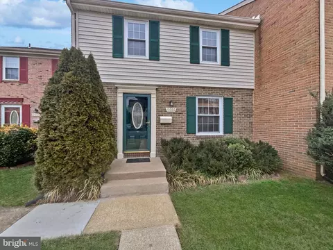9666 Lindenbrook St, Fairfax, VA 22031