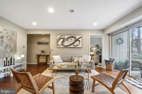 7721 Inversham Dr #132, Falls Church, VA 22042