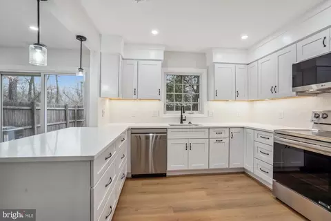 8156 Carrleigh Pkwy, Springfield, VA 22152