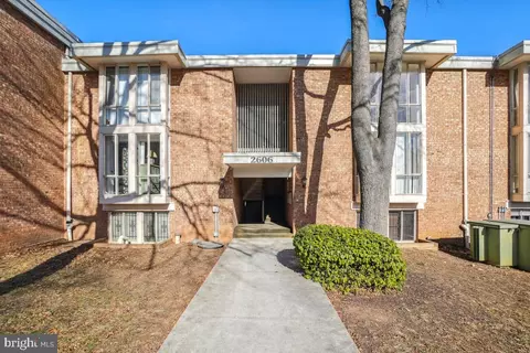 2606 Indian Dr #2D, Alexandria, VA 22303