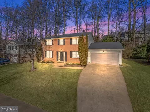 10208 Dundalk St, Fairfax, VA 22032