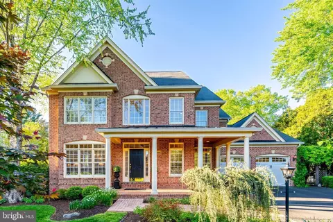 10002 Woodrow St, Vienna, VA 22181