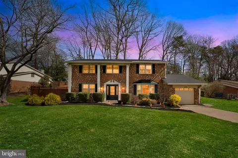 5255 Pumphrey Dr, Fairfax, VA 22032