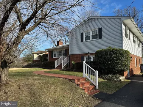 7105 Sea Cliff Rd, Mclean, VA 22101 photo 6
