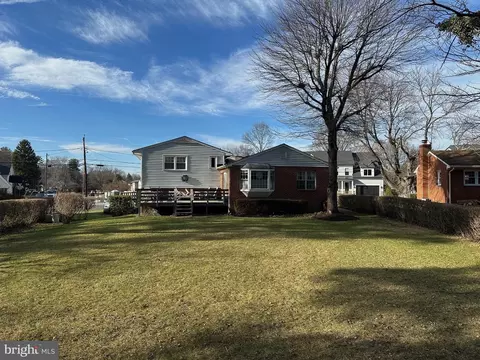 7105 Sea Cliff Rd, Mclean, VA 22101 photo 3