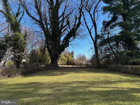 7105 Sea Cliff Rd, Mclean, VA 22101 photo 2