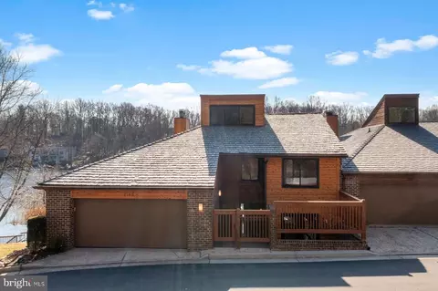 2135 Cabots Point Ln, Reston, VA 20191