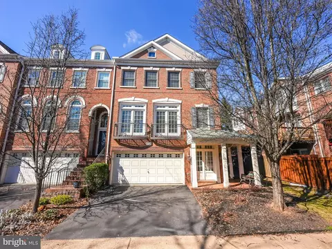 3060 Mckinnon Way, Oakton, VA 22124