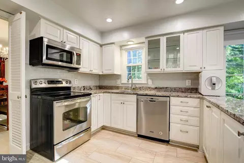 5901 Boothe Dr, Burke, VA 22015 photo 4