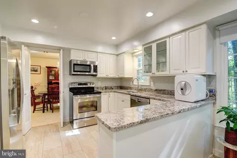 5901 Boothe Dr, Burke, VA 22015 photo 2