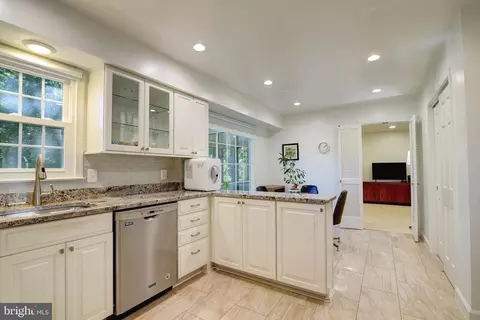5901 Boothe Dr, Burke, VA 22015 photo 5