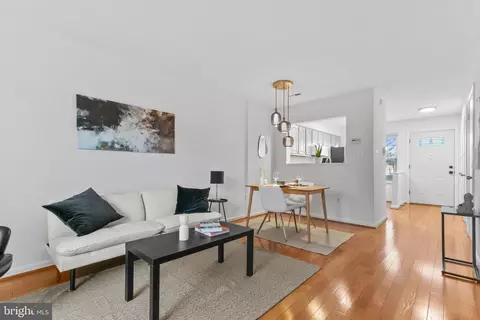 2830 Lester Lee Ct, Falls Church, VA 22042
