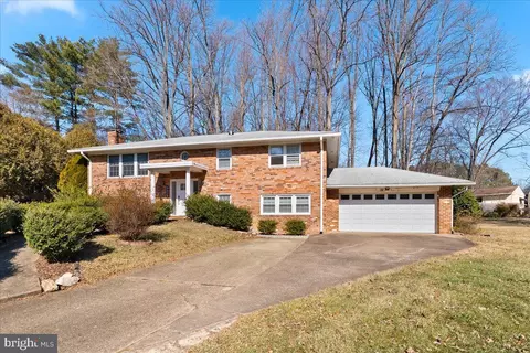 9028 Pixie Ct, Fairfax, VA 22031