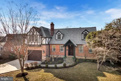 2830 Meadow Ln, Falls Church, VA 22042