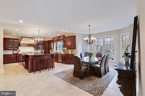 8896 Olson Ct, Mclean, VA 22102 photo 9