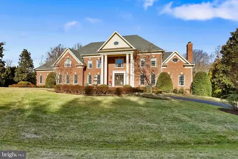 8896 Olson Ct, Mclean, VA 22102