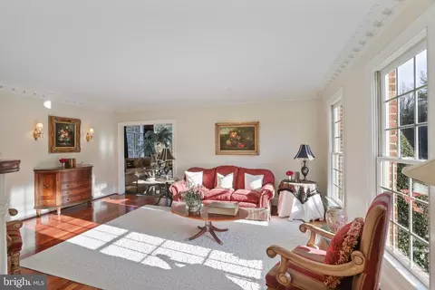 8896 Olson Ct, Mclean, VA 22102 photo 5