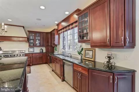 8896 Olson Ct, Mclean, VA 22102 photo 13