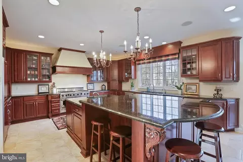 8896 Olson Ct, Mclean, VA 22102 photo 11