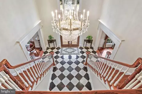 8896 Olson Ct, Mclean, VA 22102 photo 3
